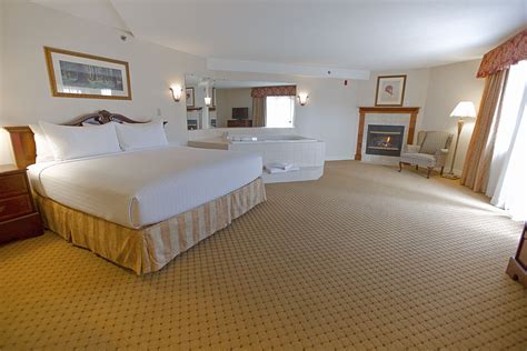 Spacious, Clean Hotel Rooms .